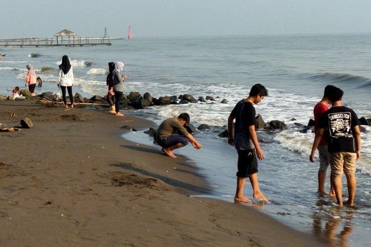 Pantai Alam Indah di Tegal, Jawa Tengah.