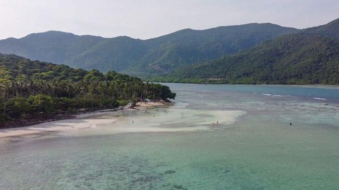 Pantai Bobby di Karimunjawa.