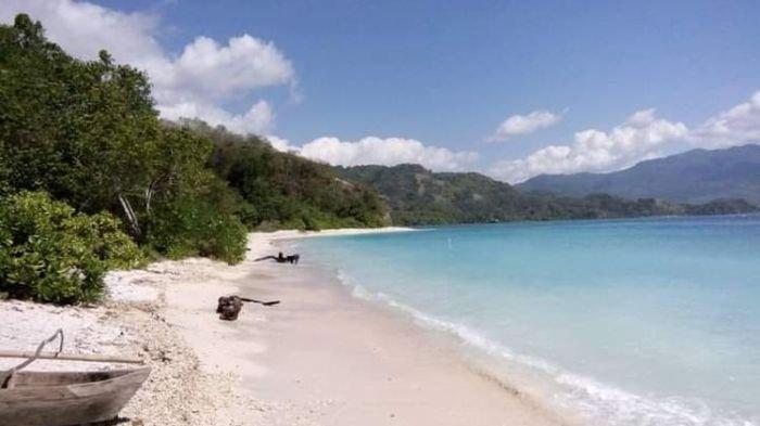 Pantai Enabara di Desa Aewora, Kecamatan Maurole, Kabupaten Ende, NTT.