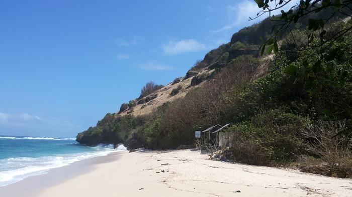 Pantai Gunung Payung yang berada di Desa Kutuh, Kuta Selatan memiliki daya tarik tersendiri.