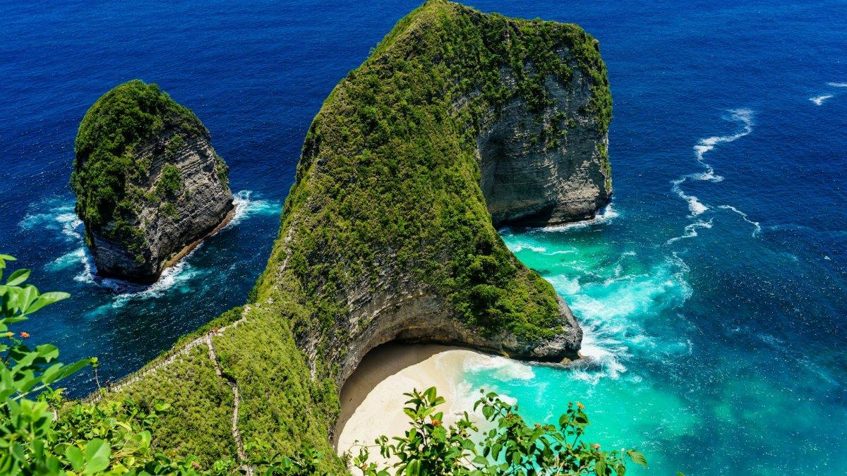 Pantai Kelingking, di Nusa Penida, Klungkung, Bali buat liburan akhir pekan.