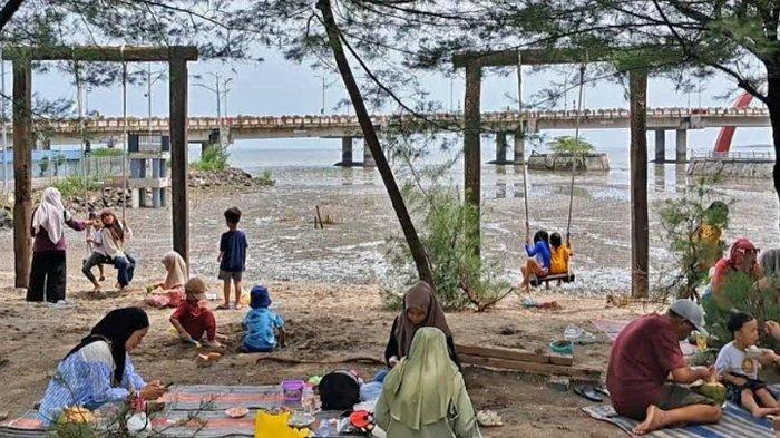 Pantai Kenjeran Lama, Surabaya, Jawa Timur