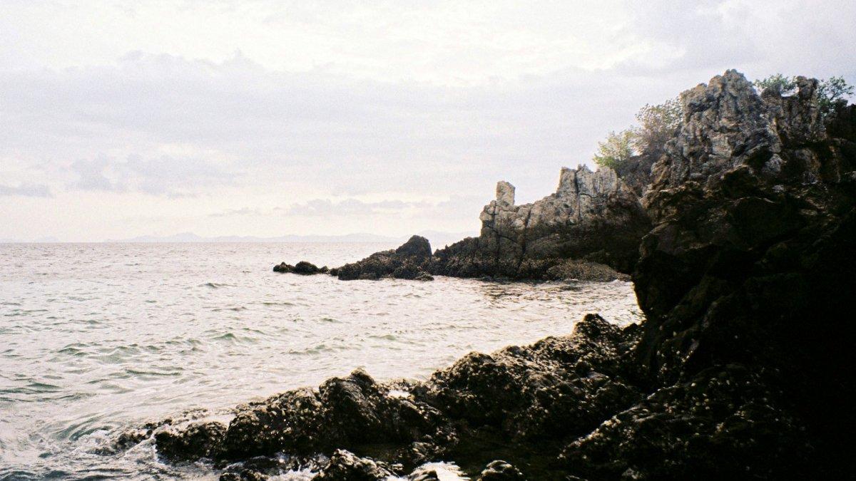 Pantai Patong, satu tempat wisata di Phuket Thailand.