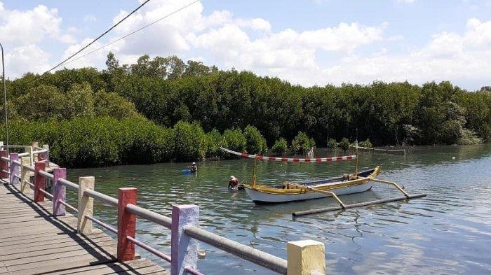 Pantai Pulau Santen, tempat wisata alam di Banyuwangi, Jawa Timur.
