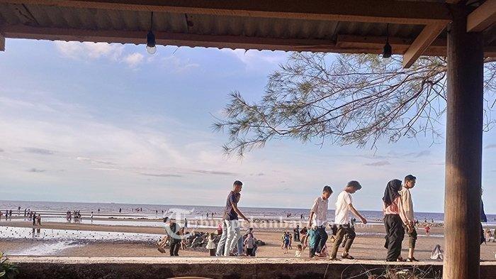 Pantai Selat Baru Bengkalis.