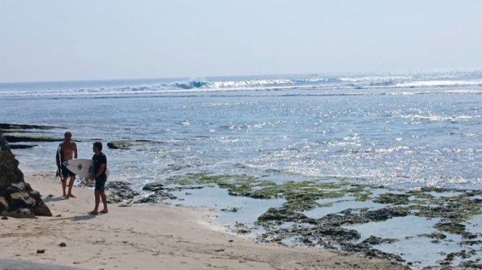 Pantai Tanjung Setia Dinobatkan Sebagai Salah Satu Lokasi Terbaik oleh Peselancar dari Seluruh Dunia dan pernah menjadi tuan rumah World Surf League (WSL) Krui Pro 2022.