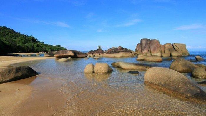 Pantai Temajuk, rekomendasi tempat wisata di Kalimantan Barat yang patut dikunjungi.