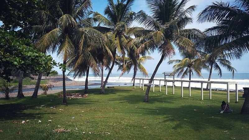 Pantai Yeh Leh, satu pantai terbaik di Bali buat healing akhir pekan.