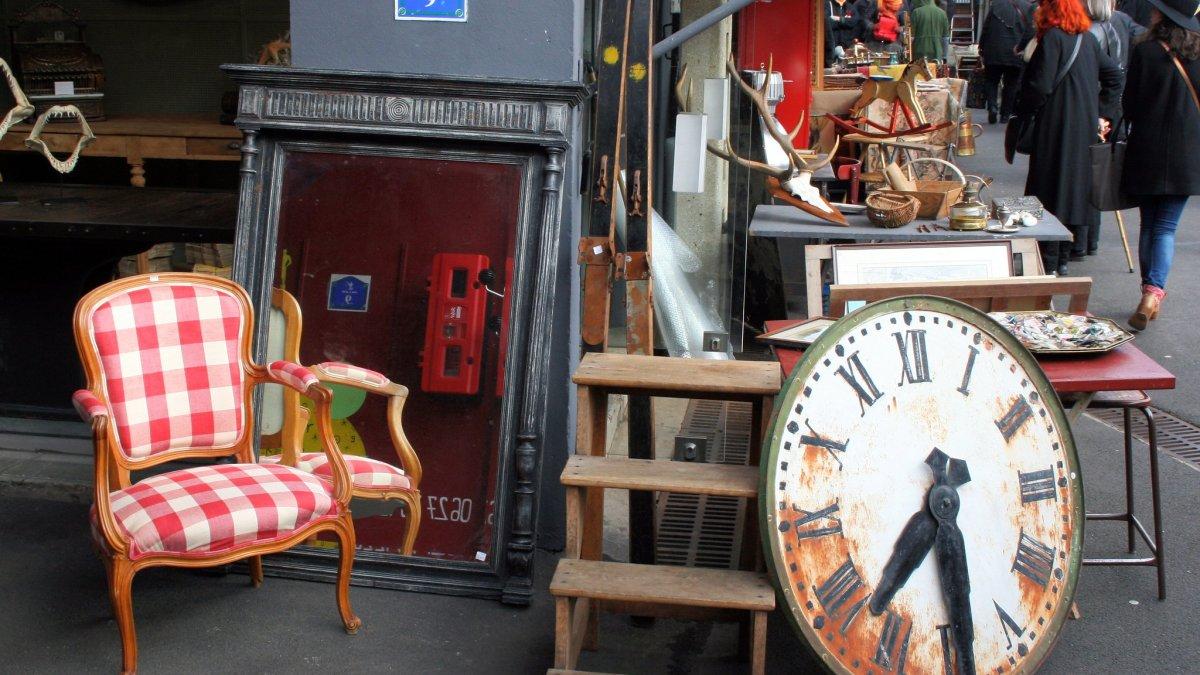 Pasar loak St-Ouen di Paris Prancis