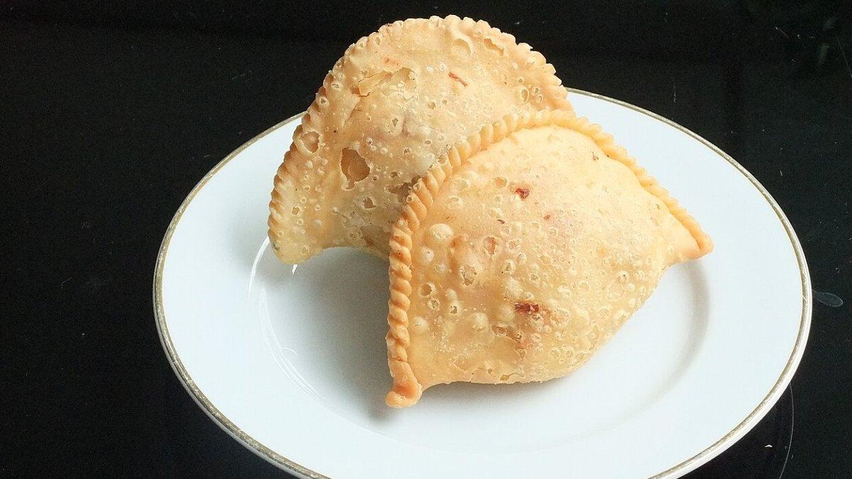 Pastel, satu gorengan yang cocok dinikmati saat berbuka puasa.