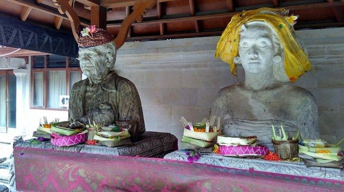 Patung A. J. Le Mayeur De Merpres dan Ni Nyoman Pollok yang ada di Museum Le Mayeur Kecamatan Denpasar Selatan, Denpasar, Bali.