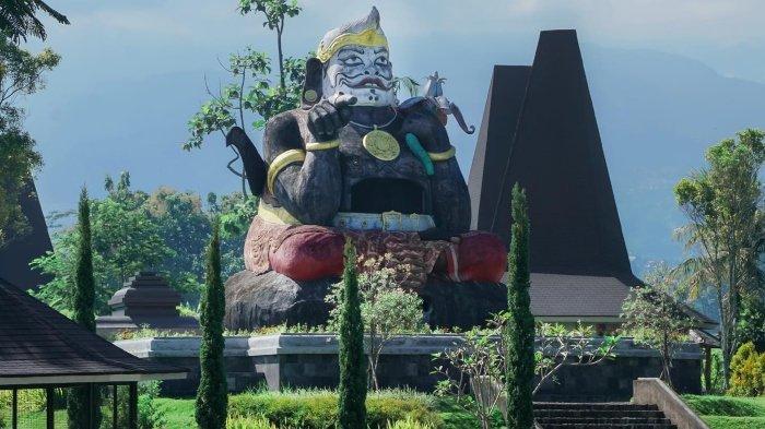 Patung Semar di Semar Edupark Karanganyar.