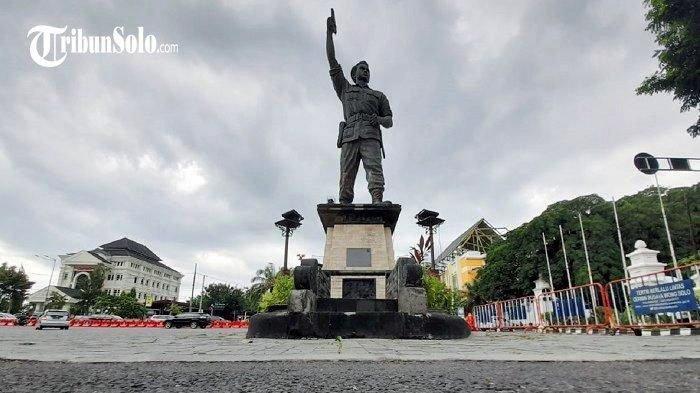 Ikon Kota Solo patung Slamet Riyadi yang berada di kawasan Gladag, Jalan Slamet Riyadi.