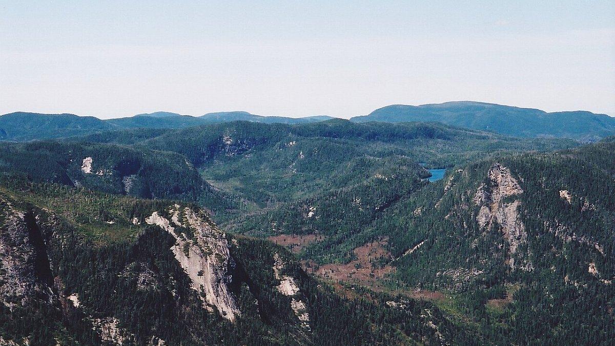 Pegunungan Laurentian, satu pegunungan tertua di dunia.