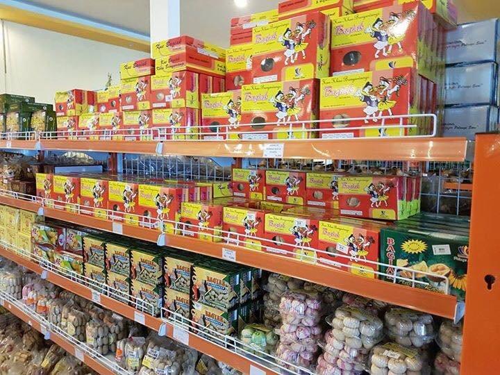 Pelangi Sari, satu pusat oleh-oleh di Banyuwangi yang lengkap dan murah.