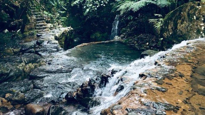 Pemandangan Curug Balong Endah di kawasan Gunung Halimun Salak.