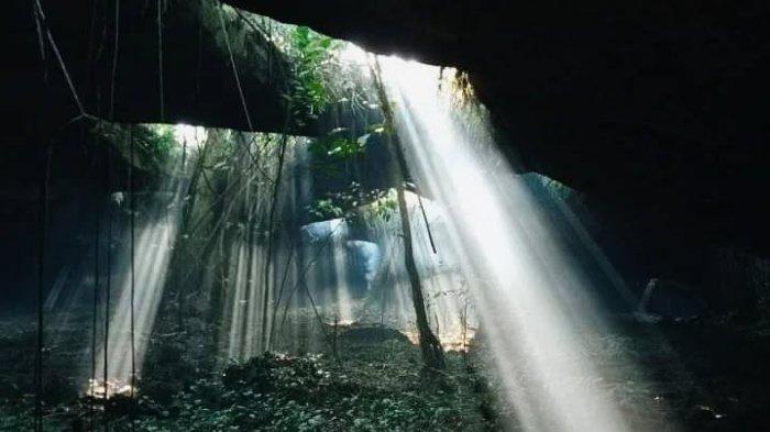 Pemandangan Gua Kumpe di Kabupaten Bengkayang, Kalimantan Barat.