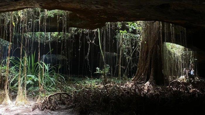 Pemandangan Gua Kumpe di Kabupaten Bengkayang, Kalimantan Barat.