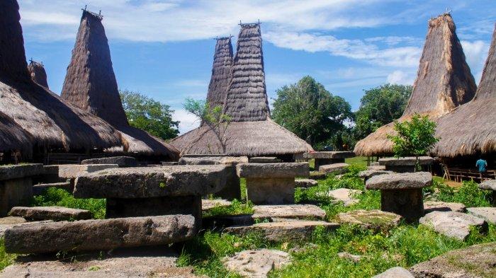 Pemandangan Kampung Adat Ratenggaro di Pulau Sumba, Nusa Tenggara Timur (NTT).