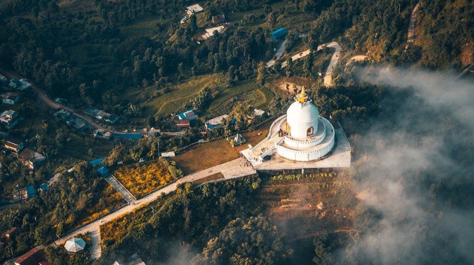 Pemandangan Pokhara dari ketinggian.