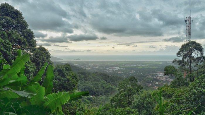 Pemandangan Pulau Balik / Balik Pulau / Balik Island di Penang, Malaysia.