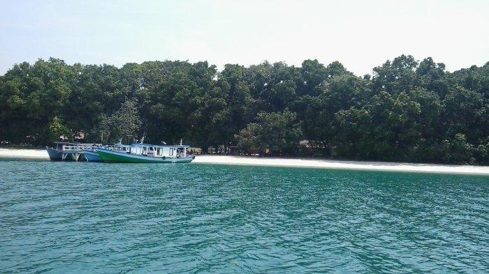 Pemandangan Pulau Peucang Ujung Kulon di Kabupaten Pandeglang, Banten.