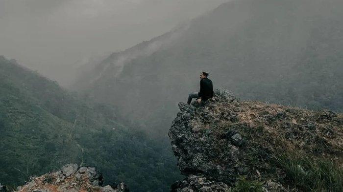 Pemandangan menawan dari tempat wisata Puncak Gagoan Solok, Sumatera Barat.