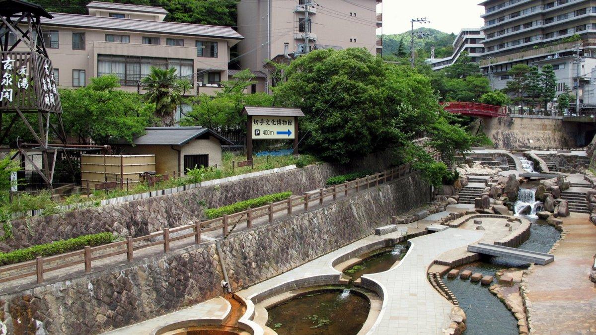 Pemandian Air Panas Arima, satu tempat wisata terbaik di Kobe Jepang.