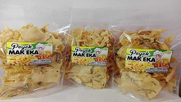 Penampakan Peyek Kacang dan Peyek Teri olahan rumahan Peyek Mak Eka.