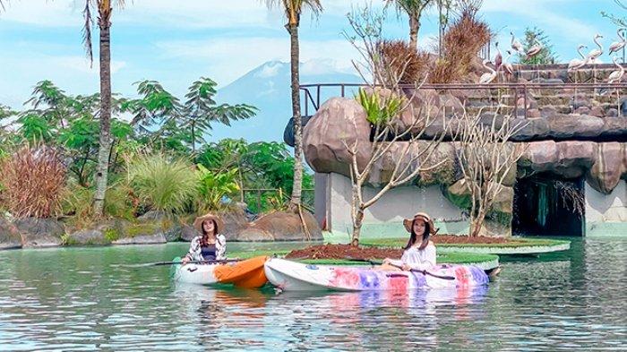 Pengunjung liburan akhir pekan ke Dusun Semilir Ngemplak, Kabupaten Semarang, Jawa Tengah.