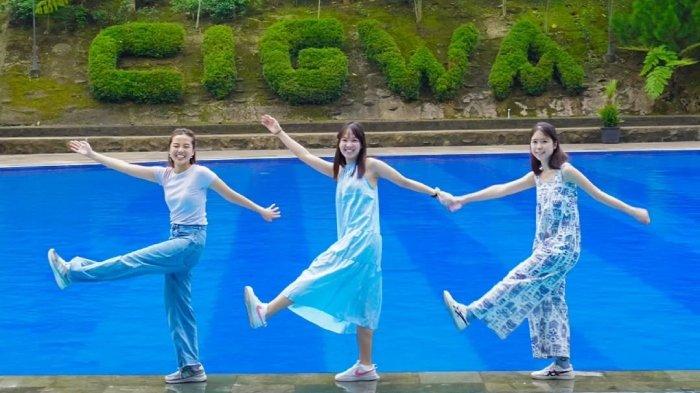 Pengunjung liburan ke Cigwa Green World Adventure Bogor, Jawa Barat.
