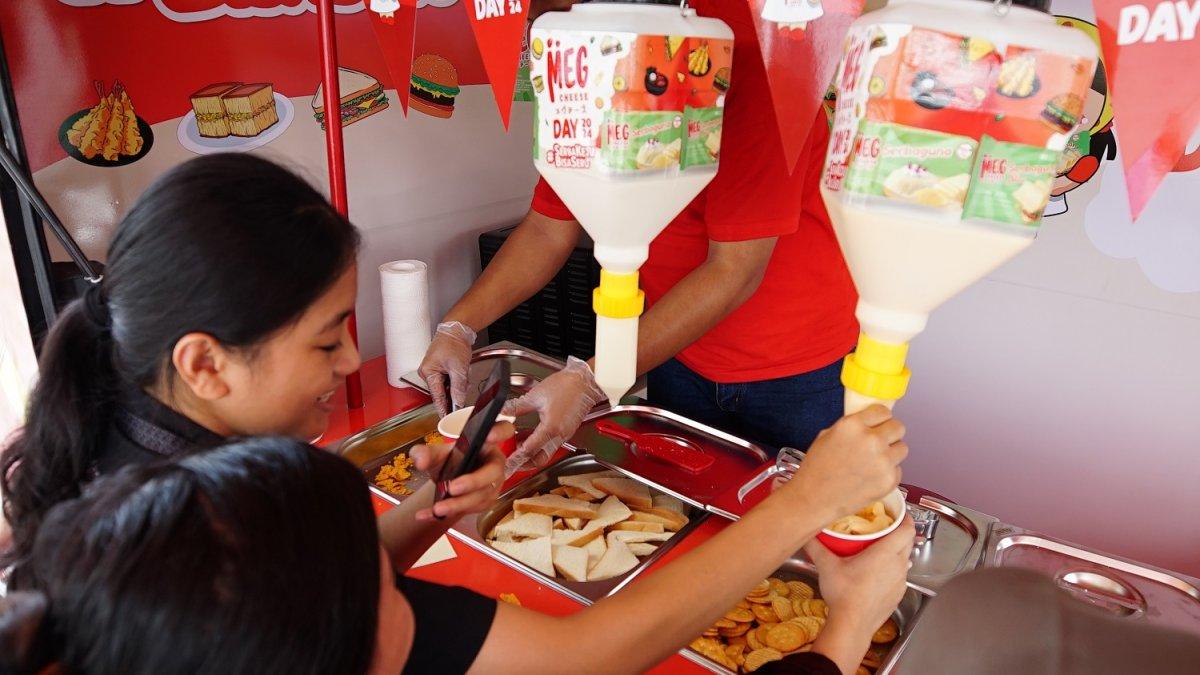 Pengunjung yang mengunjungi MEG Cheese Station