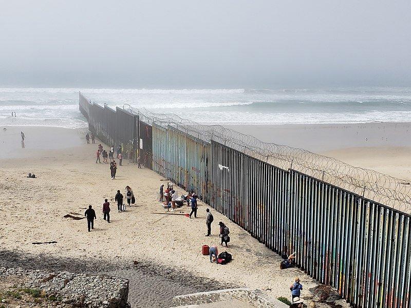 Perbatasan San Diego-Tijuana yang memisahkan Amerika Serikat dan Meksiko