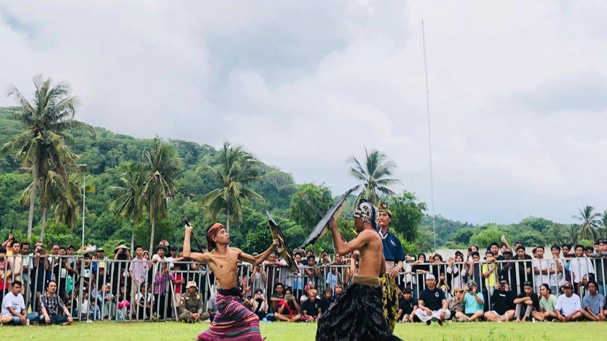 Peresean yang menjadi bagian dari acara Festival Pesona Bau Nyale 2024.