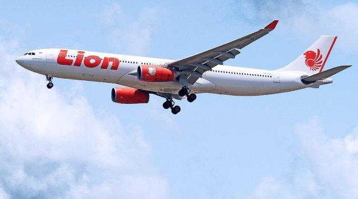 Lion Air, satu maskapai yang menawarkan tiket pesawat murah rute Makassar-Bali.