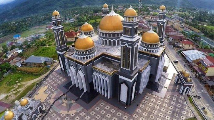 Pesona Masjid Agung At Taqwa di Kecamatan Babussalam, Kabupaten Aceh Tenggara, Aceh
