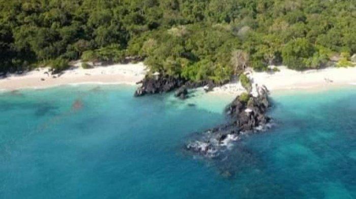 Pesona Pantai Neren Watotena berada di Desa Watotena, Kecamatan Tanjung Bunga, Kabupaten Flores Timur, Nusa Tenggara Timur. 