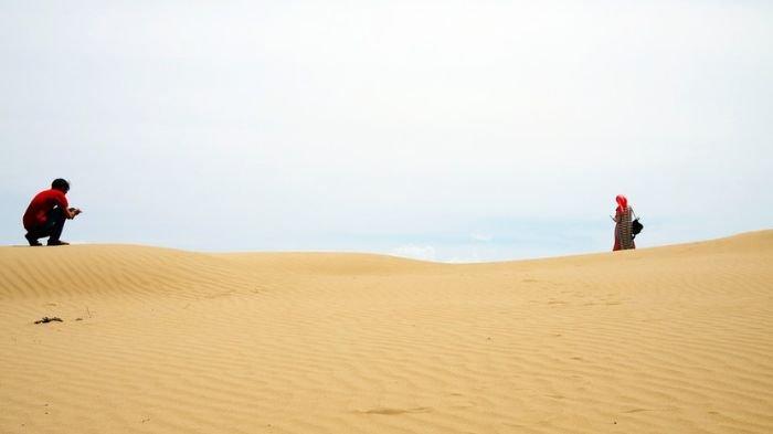 Pesona Pantai Oetune.