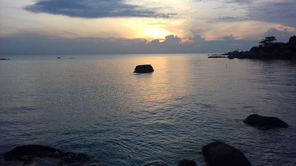 Pesona sunset di Pantai Tanjung Kelayang, Belitung, Bangka Belitung