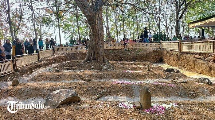 Petilasan Eyang Cakrajaya Kanjeng Sunan Geseng di Desa Musuk, Kecamatan Sambirejo, Kabupaten Sragen, Jawa Tengah.