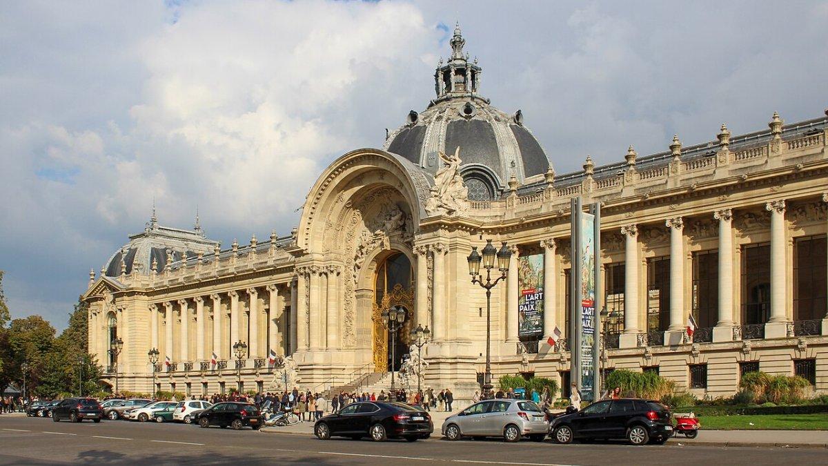 Petit Palais, satu tempat wisata di Paris Prancis yang gratis buat kamu kunjungi.