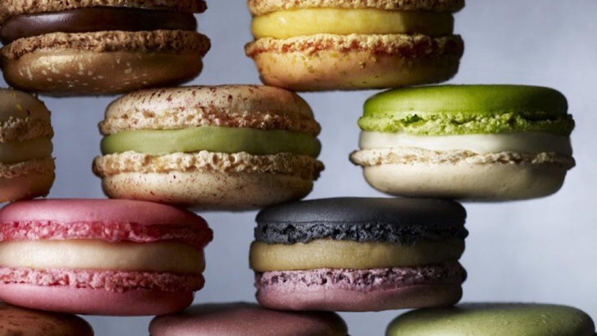 Pierre Hermé, satu pusat oleh-oleh terbaik di Paris Prancis.