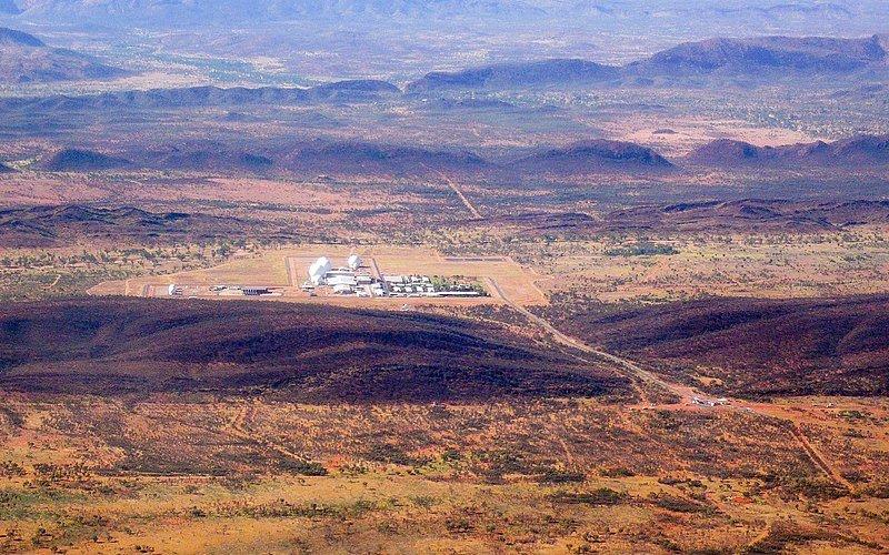 Pine Gap, satu tempat yang diduga menjadi lokasi persembunyian alien.