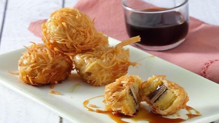 Pisang goreng rambutan saus gula merah.