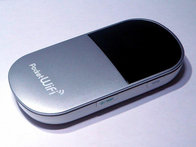 Pocket WiFi, biar bisa tetap terhubung saat liburan di Jepang.