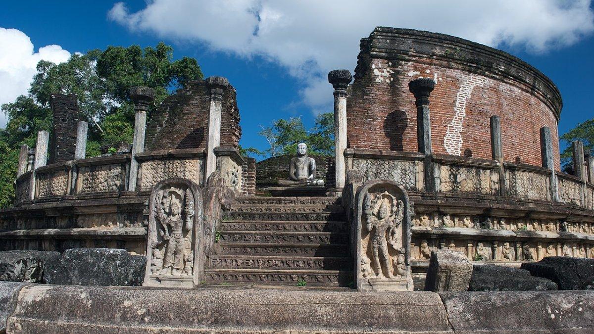 Polonnaruwa, satu tempat wisata terbaik di Sri Lanka.