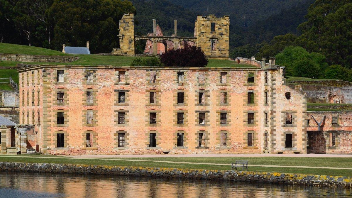 Port Arthur adalah sebuah desa dan situs bersejarah di selatan Tasmania, Australia. Terletak di Semenanjung Tasman, tempat ini merupakan pemukiman hukuman abad ke-19 dan sekarang menjadi museum terbuka.