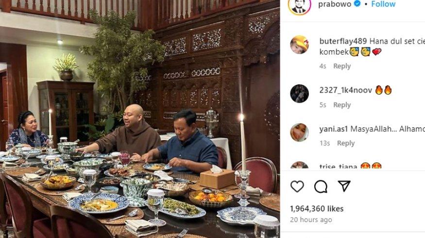 Menteri Pertahanan (Menhan) Prabowo Subianto mendadak mengunggah foto momen buka puasa bersama mantan istrinya, Titiek Soeharto dan sang anak, Didit Hediprasetyo.