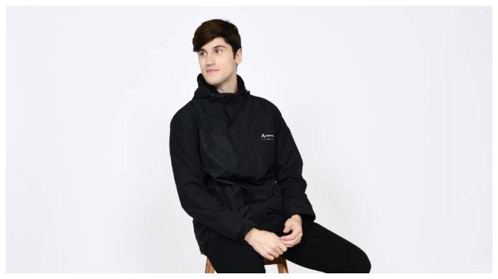 Produk jaket anti air dari produk Armous.