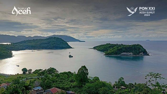 Pemandangan indah dari Puncak Pulau Klah Sabang.